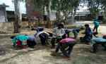कटिहार जिले में बच्चे पढ़ाई की जगह करते हैं स्कूल की सफाई