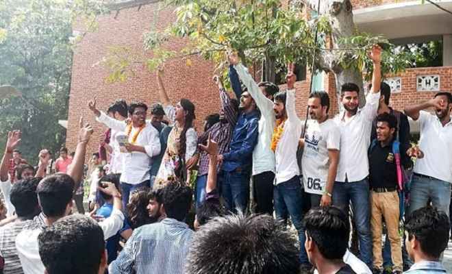 दिल्ली यूनिवर्सिटी छात्र संघ चुनाव में एनएसयूआई ने तीन सीटों पर किया कब्जा