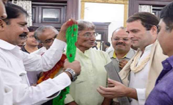 कांग्रेस उपाध्यक्ष राहुल गांधी ने जामनगर से शुरू किया दूसरे दिन का दौरा
