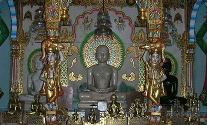 जैन मंदिर से लाखों रुपए की सोने और अष्टधातु की मूर्तियां चोरी