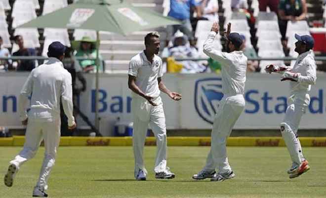 केपटाउन टेस्ट : भारत के सामने 208 रनों का लक्ष्य