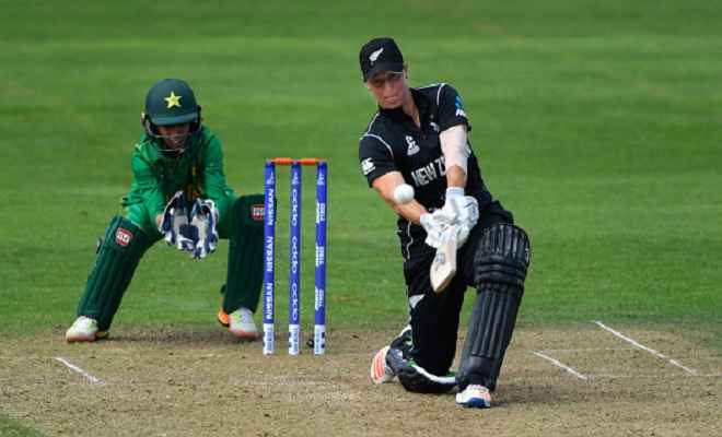 दूसरे एकदिवसीय में न्यूजीलैंड ने पाकिस्तान को 8 विकेट से हराया