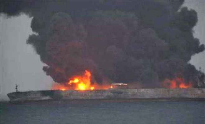 जलता हुआ तेल टैंकर चीन सागर में डूबा, चालक दल के 32 सदस्यों की मौत