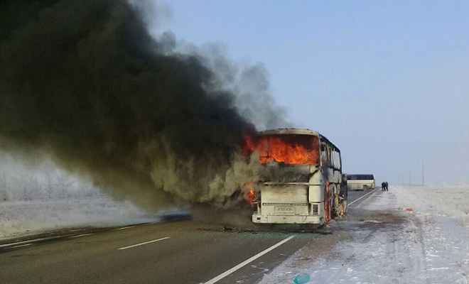 कज़खस्तान की बस में लगी आग , 52 मरे