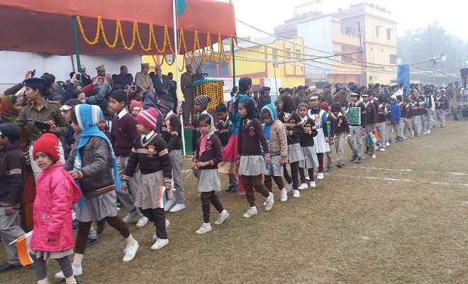 विद्यालयों ने मनाया गया गणतंत्र दिवस, निकाली गयीं मनोरम झांकियां