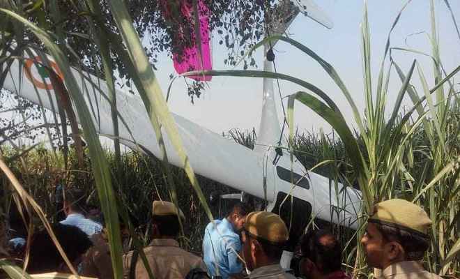 बागपत में वायुसेना का विमान हुआ क्रैश, पायलटों ने कूदकर बचाई जान
