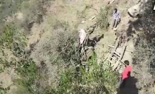 जम्मू-श्रीनगर हाईवे पर मिनी बस गहरी खाई में गिरी, 15 लोगों की मौत