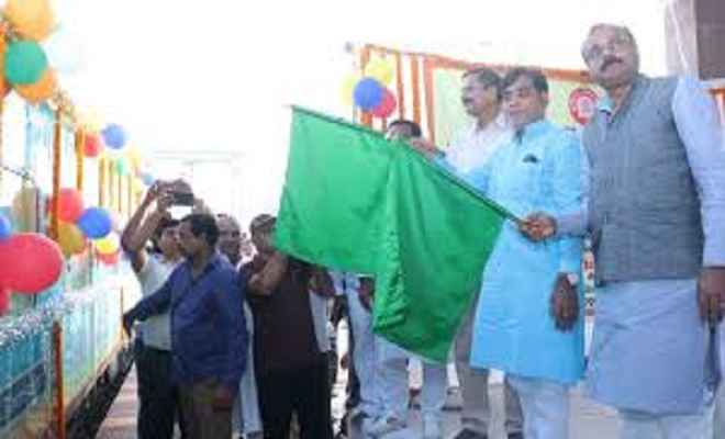 पटना से उदयपुर जाने के लिए शुरू हुई 'हमसफर एक्सप्रेस', केंद्रीय मंत्री ने दिखाई हरी झंडी