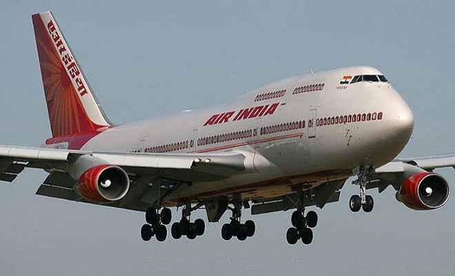 उड़ान के दौरान दीवार से टकराया एयर इंडिया का यात्री विमान, मुंबई में इमरजेंसी लैंडिंग