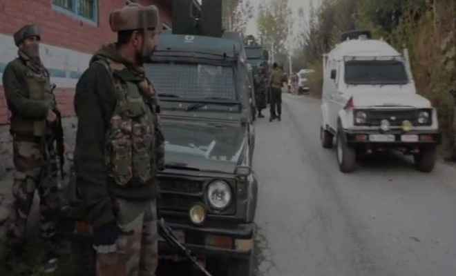 जम्‍मू-कश्‍मीर : पुलवामा में सुरक्षा बलों ने मार गिराया एक आतंकी, मौके से दो फरार