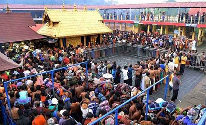 सबरीमाला मामला: मंदिर में महिलाओं की एंट्री से पहले तनाव, पुलिस ने प्रदर्शनकारियों को हटाया
