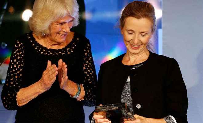 उत्‍तरी आयरलैंड की लेखिका एना बर्न्स को ‘मिल्कमैन’ के लिए मिला मैन बुकर पुरस्कार