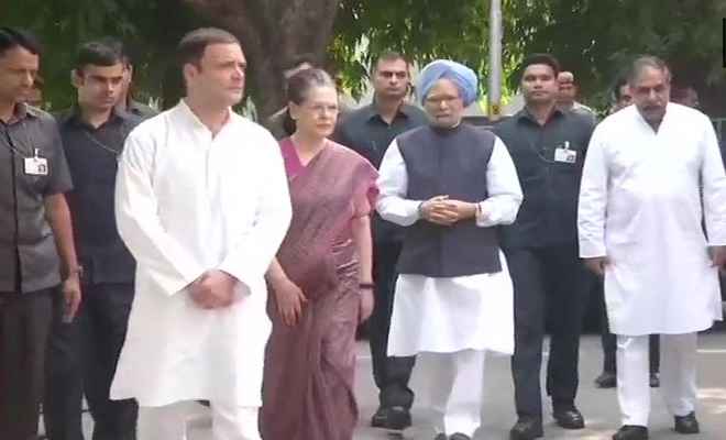 कांग्रेस अध्यक्ष राहुल, मनमोहन और सोनिया ने एनडी तिवारी को दी श्रद्धांजलि