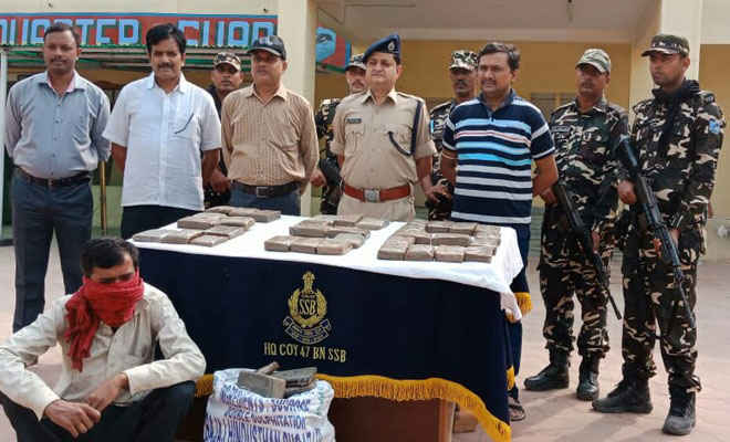 रक्सौल एसएसबी ने इंडिका कार में लदी 8.60 करोड़ की चरस जब्त की, एक गिरफ्तार