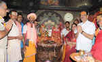 दरभंगा प्रभारी डीआईजी ने धर्मपत्नी के साथ बाबा कुशेश्वरनाथ पर किया जलाभिषेक, लिया मंदिर का जायजा भी