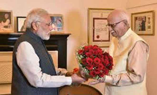 भाजपा के दिग्गज नेता आडवाणी का 91वां जन्मदिन, प्रधानमंत्री मोदी ने ट्वीट कर दी बधाई