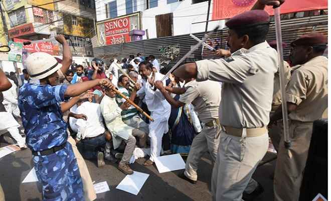 प्रदर्शन कर रहे रालोसपा कार्यकर्ताओं पर पुलिस ने भांजीं लाठी, कई घायल