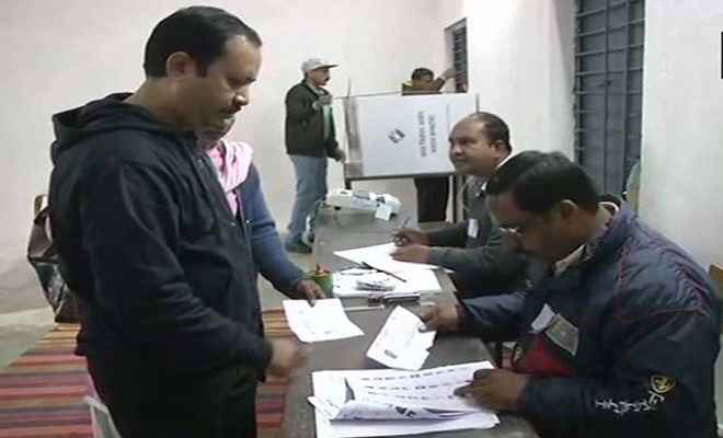 छत्तीसगढ़ विधानसभा चुनावः पहले चरण के लिए वोटिंग जारी, दंतेवाड़ा में विस्फोट