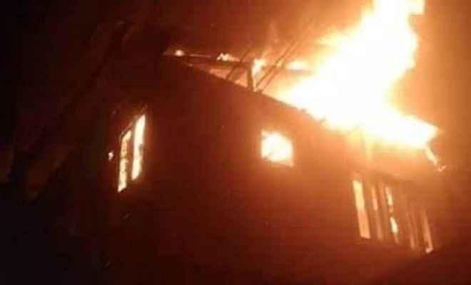 जम्मू/कश्मीर: अनंतनाग में हमलावरों ने पंचायत घर फूंका