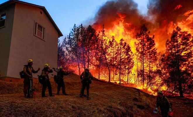 कैलिफोर्निया में 10 दिन बाद भी नही बुझी जंगल में लगी आग, सैकड़ों घर जलकर हुए राख