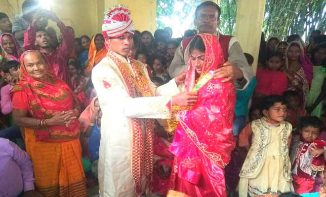 सीएम के अभियान से प्रेरित हो यादवपुर मंदिर में हुआ आदर्श विवाह, लोगों ने दिए वर-वधू को उपहार व आशीर्वाद