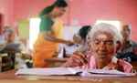 96 साल की महिला ने परीक्षा में किया टॉप, आए 100 में से 98 नंबर