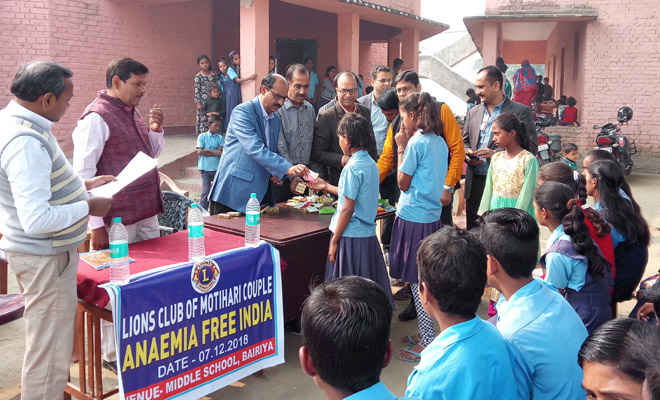 लायंस क्लब ऑफ मोतिहारी कपल ने एनेमिया फ्री इंडिया का कैंप लगाया, 80 बच्चों की हुई जांच, बंटी दवा