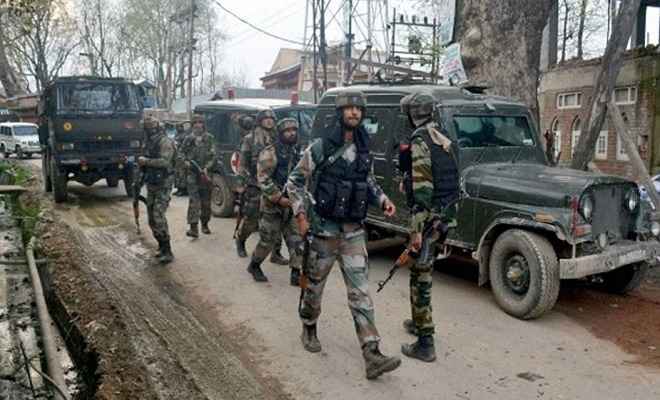 जम्मू/कश्मीर: सुरक्षाबलों ने मुठभेड़ में दो आतंकी को किया ढेर, गोलीबारी थमी, इंटरनेट सेवा बंद