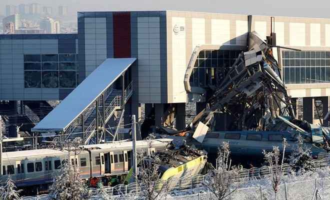 अंकारा : पटरी पर खड़े रेल इंजन से टकराई तेज रफ्तार ट्रेन, नौ लोगों की मौत, 47 घायल