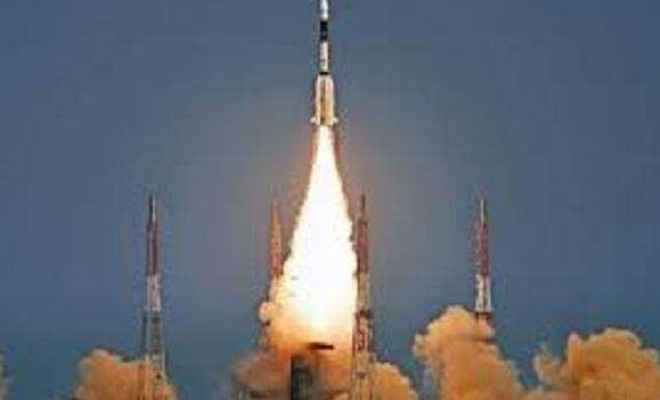 गगनयान परियोजना को कैबिनेट से मिली मंजूरी, सात दिन के लिए अंतरिक्ष में रुकेंगे तीन भारतीय