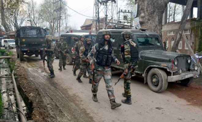 जम्मू/कश्मीर: पुलवामा में सुरक्षा बलों ने जैश के दो आतंकी को किया ढ़ेर, तलाशी अभियान जारी