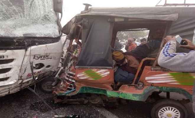 झारखंड: ऑटो और बस की टक्कर में चार लोगों की मौत, नौ गंभीर रूप से घायल