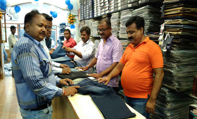 मोतिहारी के BIG Shop ने शुरू किया लूट लो ऑफर, किसी भी कीमत की Jeans पैंट मात्र रुपये 799 में
