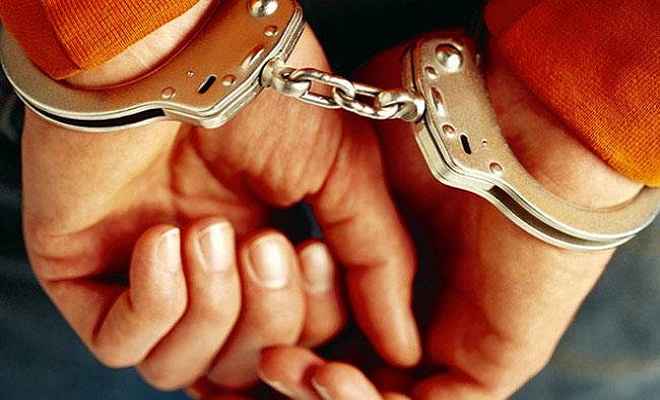 चार छात्र नशे की हालत में गिरफ्तार