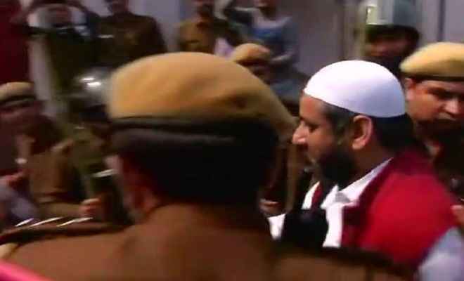 दिल्ली : आप विधायक जरवाल गिरफ्तार, अमानतुल्ला ने भी किया सरेंडर