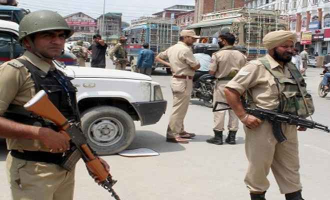 जम्मू-कश्मीर: पुलिस थाने पर ग्रेनेड हमला, हिरासत में बंद आतंकी की मौत