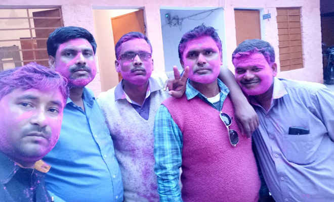 चिरैया बीआरसी कार्यालय में शिक्षकों ने मनाया होली मिलन समारोह