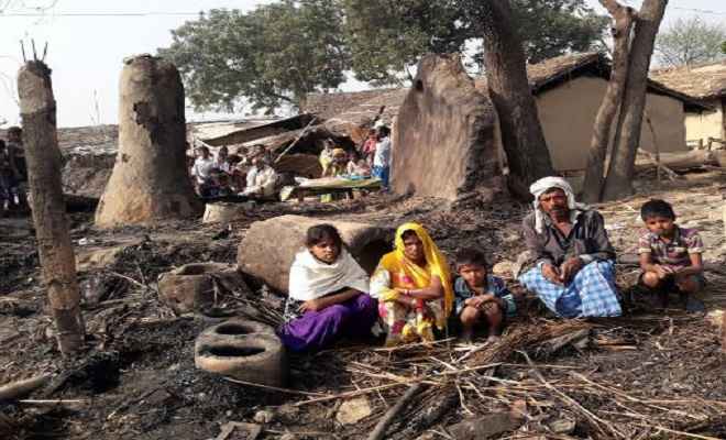 छपरा में बेघर हुए आधा दर्जन परिवार, इंदिरा आवास के 40 हजार रुपये व लाखों की संपत्ति खाक
