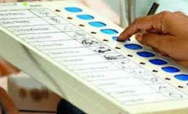 यूपी लोकसभा उपचुनाव : 11 बजे तक गोरखपुर में 17 फीसदी व फूलुपर में कुल 12.02 प्रतिशत वोटिंग