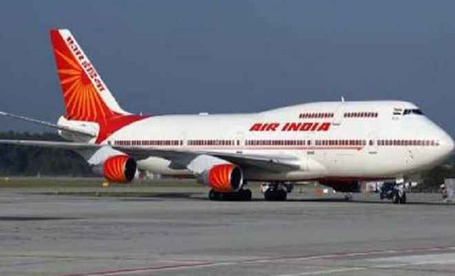 आर्थिक तंगी का सामना कर रही एयर इंडिया का है सरकार पर 325 करोड़ रुपये का बकाया