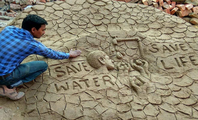 वर्ल्ड वाटर डे पर सैंड आर्टिस्ट मधुरेन्द्र ने बनाई कलाकृति,हुई सराहना