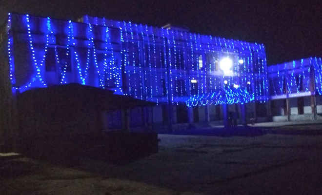 बिहार दिवस पर रक्सौल में भी रही कार्यक्रमों की धूम, नीली रोशनी से नहाए सरकारी कार्यालय