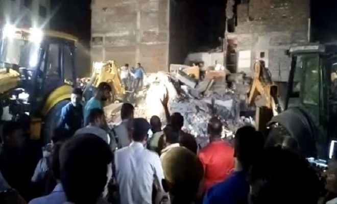 इंदौर में होटल की इमारत गिरने से दस लोगों की हुई मौत
