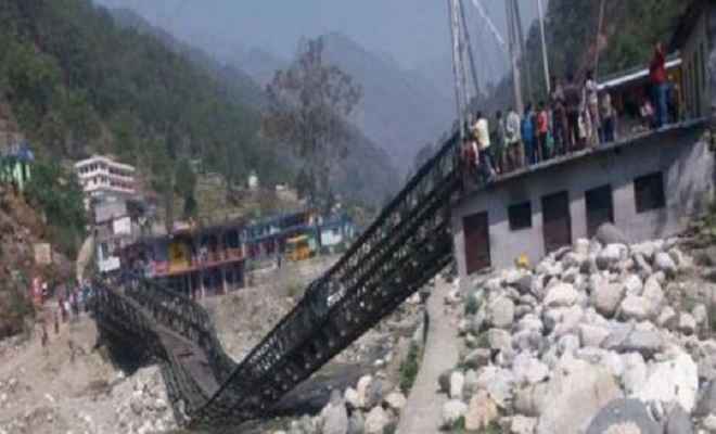 भारत-चीन को जोड़ने वाला अस्सीगंगा नदी पर बना वैली ब्रिज टूटा
