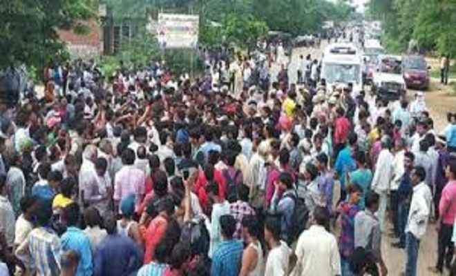 झारखंड में भारत बंद के दौरान पुलिस पर पथराव, वाहन फूंका