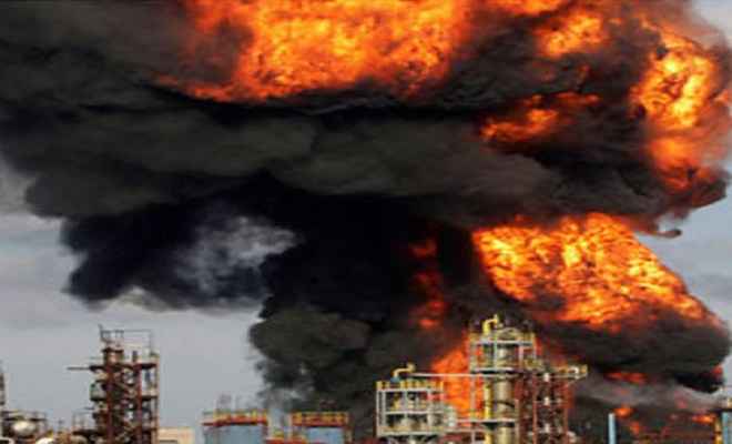 इंडोनेशिया में तेल रिफाइनरी में लगा आग, 4 की मौत