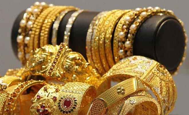 सोना के कीमतों में 120 रुपए की तेजी, चांदी अपरिर्वितत