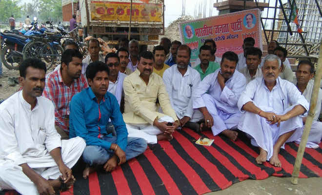 भाजपा कार्यकर्ताओं ने किया आमरण अनशन, केंद्र की नीति को जन जन तक पहुचाएं : बबलू