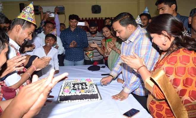 ललित दास ने ‘विशेष बच्चों’ के साथ अपना जन्मदिन मनाया