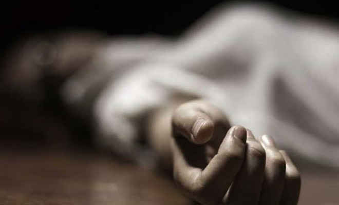 मोतिहारी के पहाड़पुर में पति ने गला काटकर की पत्नी की हत्या, अपने भी गले पर लगाया ब्लेड,घायल